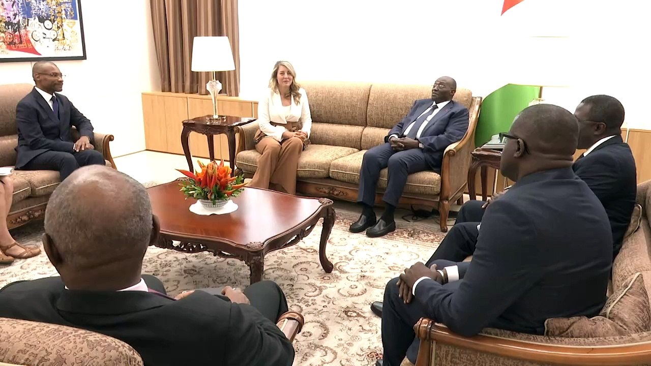 Tiémoko Meyliet Koné échange avec la Ministre canadienne des Affaires Étrangères