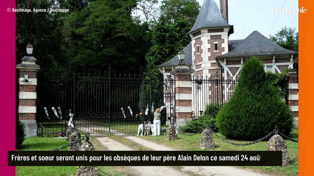 Alain-Fabien et Anouchka Delon épaulés par leur mère Rosalie, l'ex-compagne d'Alain Delon présente à Douchy