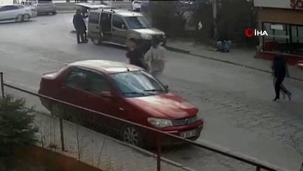 Önce kurşun yağdırdı, ardından otomobille üzerinden geçti