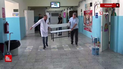 Yozgat’ta eğitimciler ellerine fırça aldı, okul sıralarını boyadı
