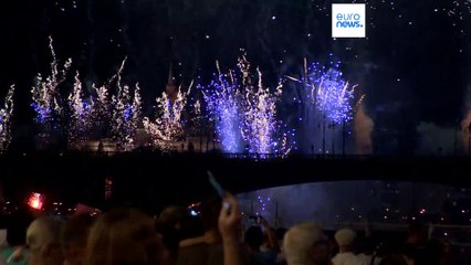 Spektakuläres Feuerwerk am Stephanstag in Budapest