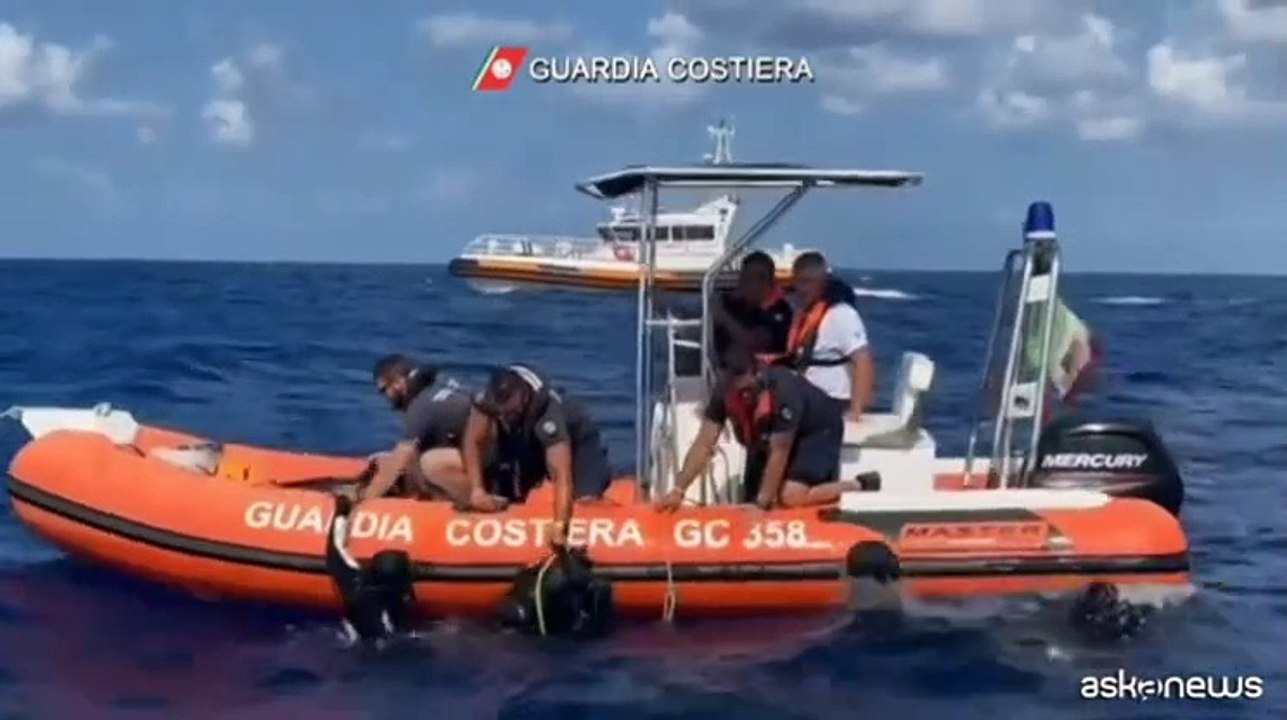 Naufragio Palermo, riprese le ricerche: i sub nel relitto