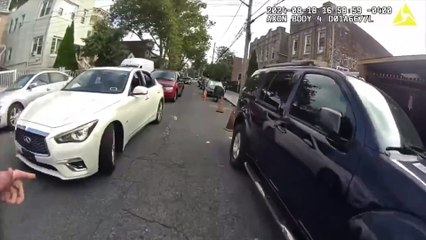 ニューヨーク警察、警官を轢いた少年を追跡する緊迫の映像