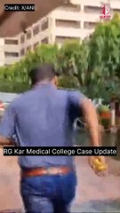 Filmy Style Run-Kolkata Police SI Running to Escape From Media