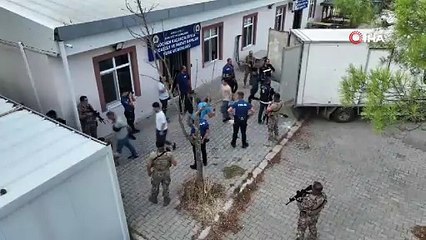 Onlarca kaçak göçmen Türkiye'den yurtdışına kaçarken sınırda yakalandı
