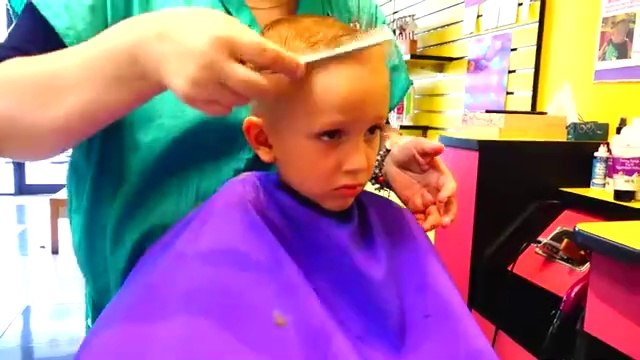 Vlad Nikita and mommy in the kids hair salon.,new hair styles for children.