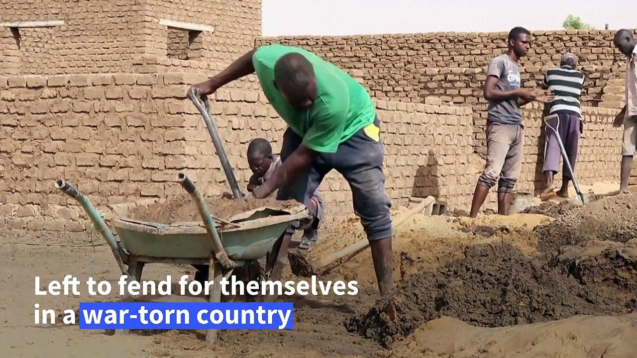 Displaced Sudanese build new homes from clay as war rages