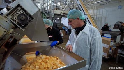 Kosovo: Potato chips bring Serbs and Albanians together