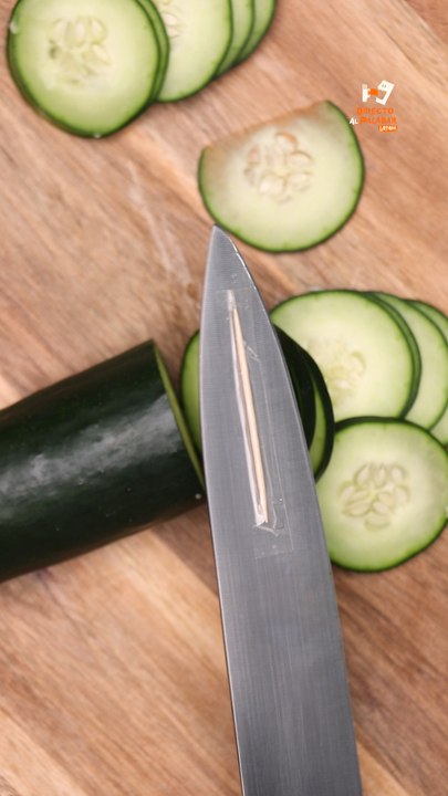 Truco para evitar que el pepino se pegue al cuchillo
