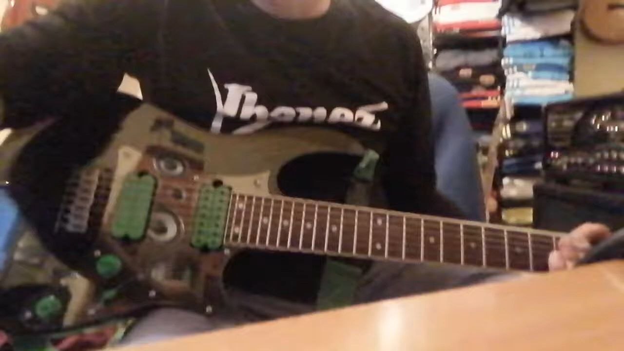 joué par Chris Valagao Mina avec mon Ibanez Rg 7 cordes 2020.