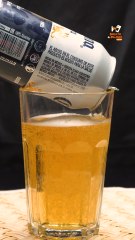 Así puedes servir cerveza para que no se le haga mucha espuma