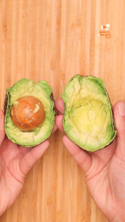 Así se puede cortar un aguacate sin cuchillo