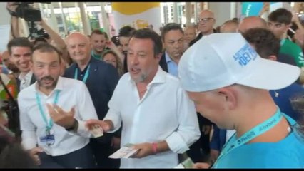 Salvini show al Meeting, acquista 10 biglietti lotteria: cosa vinco?
