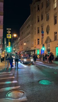 И кто тут виноват Что я не прав Хозяин машины напиши м...емонт . Спасибо за видео . Это надо было сделать на Московских патриках.