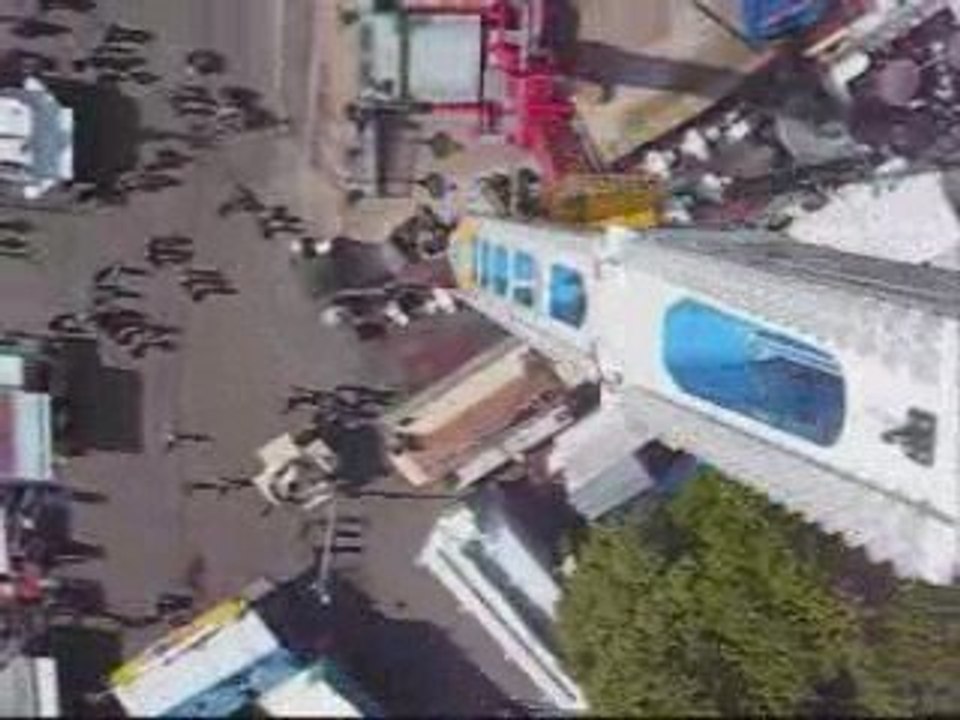 Foire du trone 2008( fast fashion filmè de l interieur )