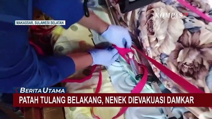 Patah Tulang, Nenek Berusia 83 Tahun Dievakuasi dari Lantai 2 Rumah oleh Damkar