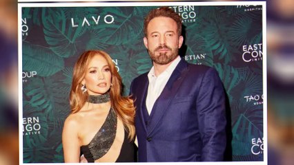 下载视频: Ben Affleck Spotted Without Wedding Ring After Jennifer Lopez Files for Divorce | Shocking Details