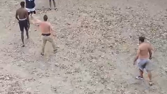 Reyerta a plena luz del día en Alcalá: un policía dispara al aire para detener la pelea