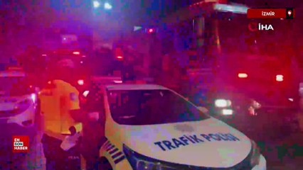 İzmir'de asırlık ağacın dalı kıraathanede oturanların üzerine devrildi