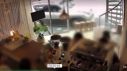 서울 광장동에서 SUV, 카페로 돌진...1명 부상 / YTN