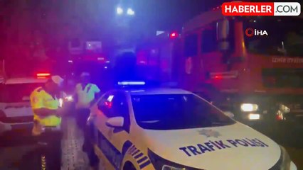 İzmir'de asırlık ağacın dalı kıraathanede oturanların üzerine devrildi: 2'si ağır 9 yaralı