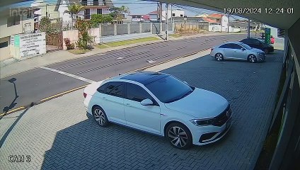 Polícia divulga imagens de casal suspeito de abusar sexualmente de motorista de aplicativo