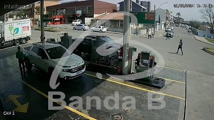 Trio é preso tentando abrir conta em agência bancária de Colombo com documentos falsos; vídeo mostra momento da abordagem