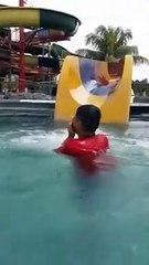 Dede In Hau girang naik seluncur