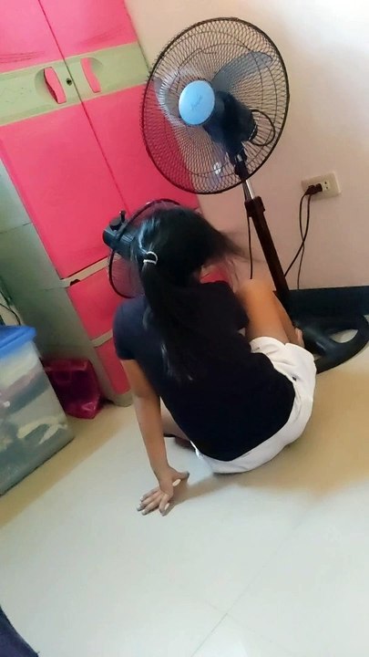 Electricfun... so hot daw kaya mag electric fun daw while singing my niece