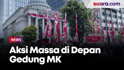 Aksi Massa di Depan Gedung MK