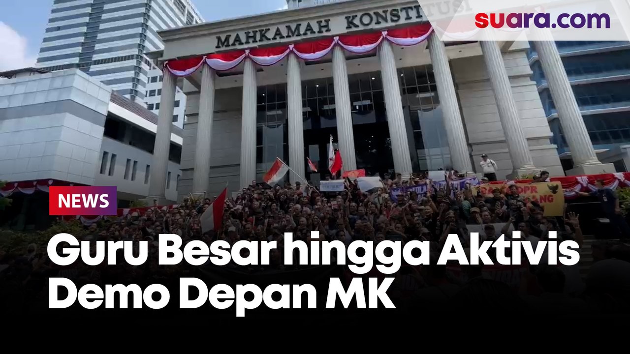 Guru Besar hingga Aktivis Demo Depan MK Baleg P...
