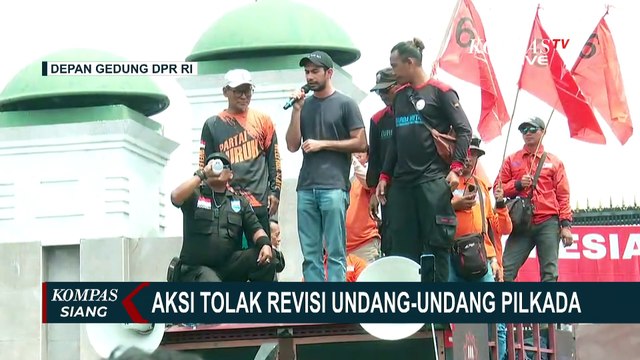 Selebritas Reza Rahadian Turun ke Jalan, Ikut Demo Kawal Putusan MK di Gedung DPR RI