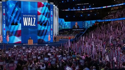 Скачать видео: La convención demócrata nominó a Tim Walz, compañero de fórmula de Kamala Harris en EEUU