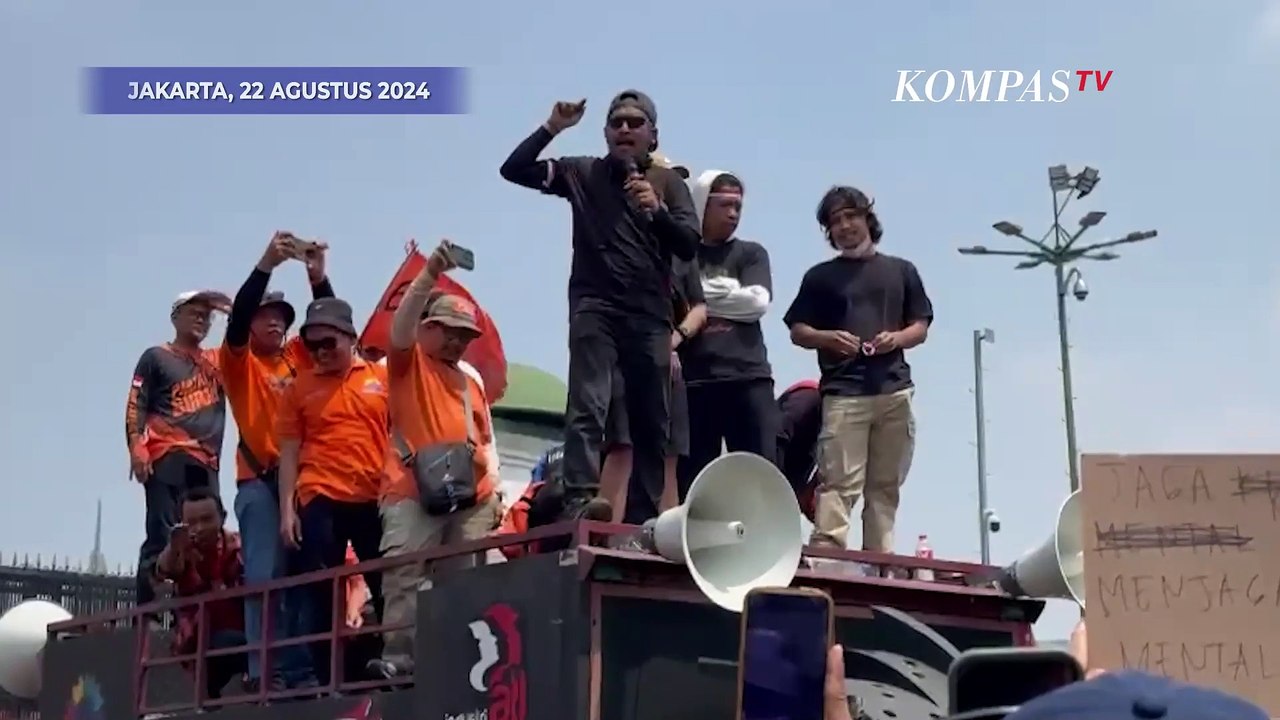 Orasi Komika Adjis Doaibu, Bintang Emon, Arie Kriting hingga Abdur Demo Tolak Revisi UU Pilkada