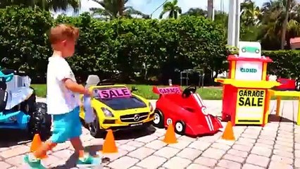 Vlad and Nikita Play with Toy Cars (1)