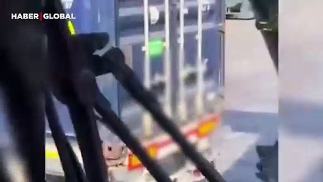 Kornası bozulan tır şoförünün bulduğu çözüm herkese kahkaha attırdı