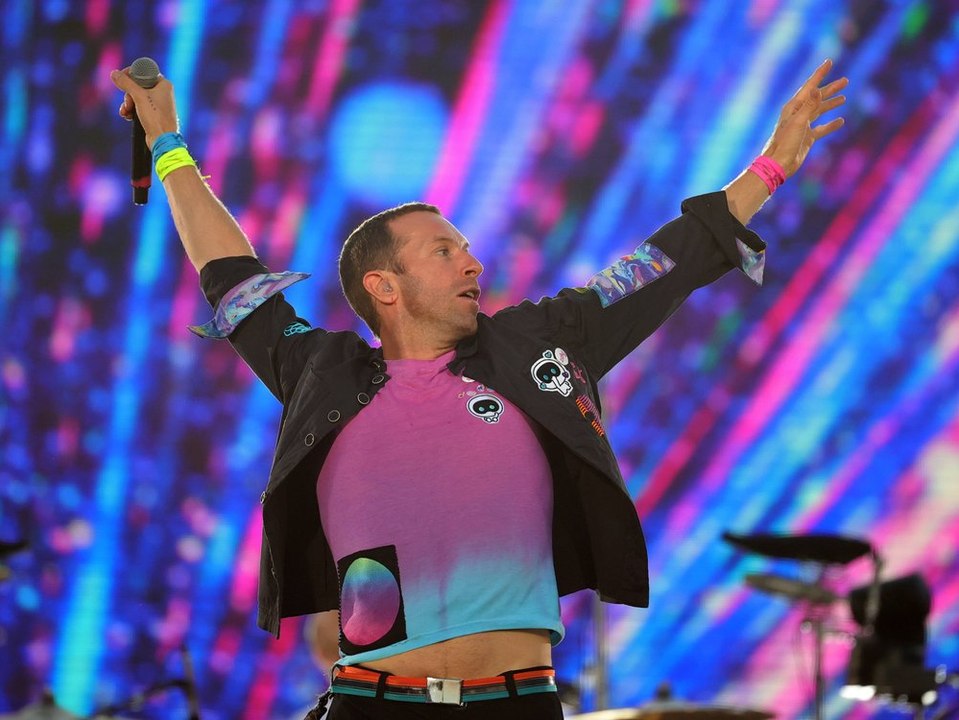 Coldplay singt Duett mit Fan in Elefanten-Kostüm