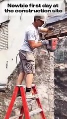 Скачать видео: Stupid People Doing Stupid Things: Hilarious Fails | YouTube Shorts #shorts #funny EP 09