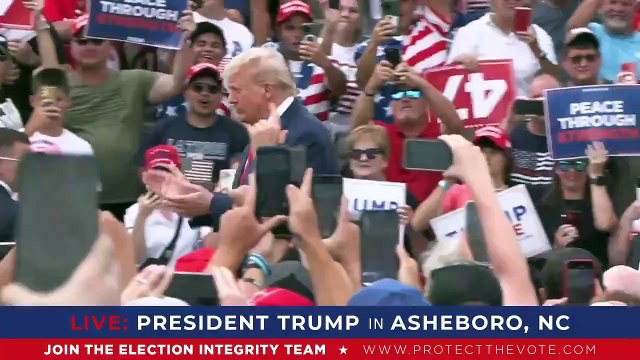 Trump'tan kurşun geçirmez kalkanlı miting