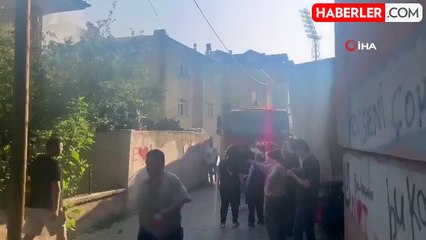 Müştemilatta başlayan yangın eve sıçradı: Vatandaşlar sokağa döküldü