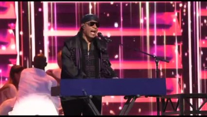 Stevie Wonder canta alla convention democratica di Chicago