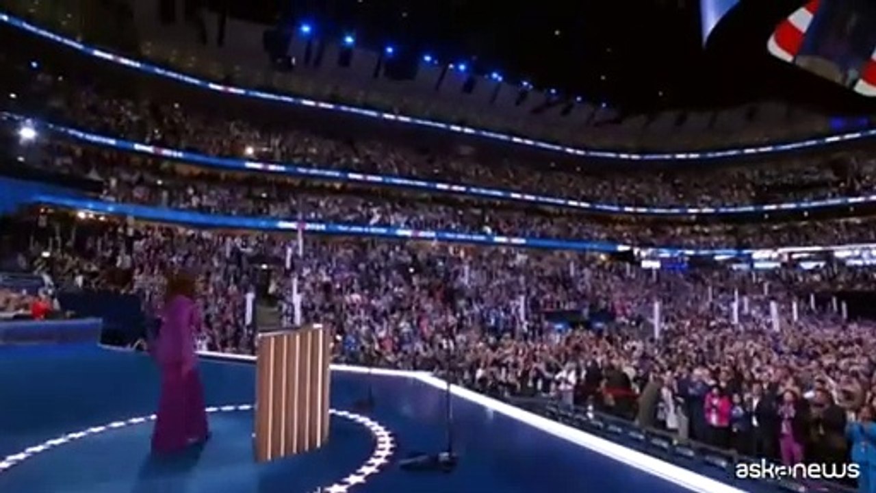 Oprah Winfrey alla convention democratica: "scegliamo la gioia!"