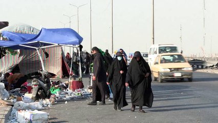 الحجاج الشيعة يسيرون من بغداد إلى كربلاء لإحياء زيارة الأربعين