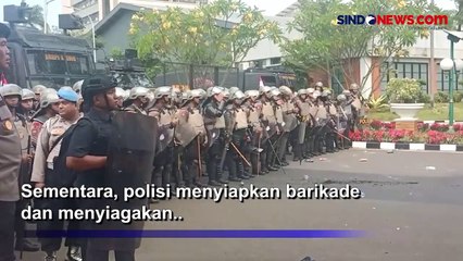 Detik-Detik Mahasiswa Jebol Pintu Pancasila Gedung DPR, Polisi Siagakan Barakuda