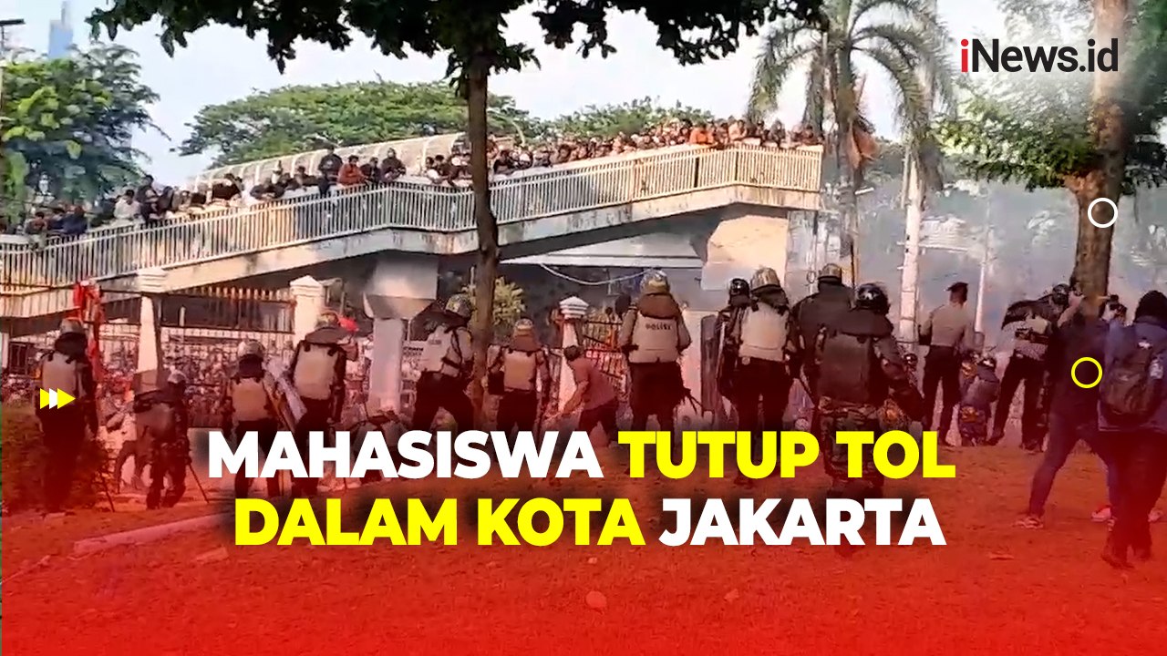 Dihalau Keluar Gedung DPR, Mahasiswa Tutup Tol Dalam Kota Jakarta