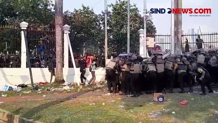 Situasi Memanas, Polisi Tembakkan Water Canon dan Gas Air Mata ke Massa Aksi