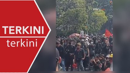 [TERKINI] #PeringatanDarurat: Demonstrasi desak batal pindaan UU Pilkada