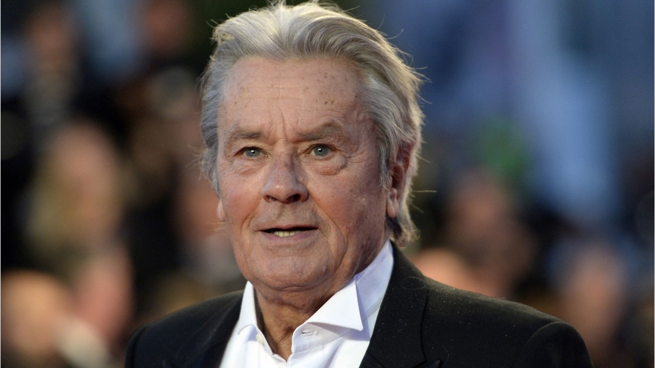 Alain Delon, une icône du cinéma mais aussi un homme “raciste, sexiste et homophobe” ? Retour sur ses propos les plus polémiques au fil des années