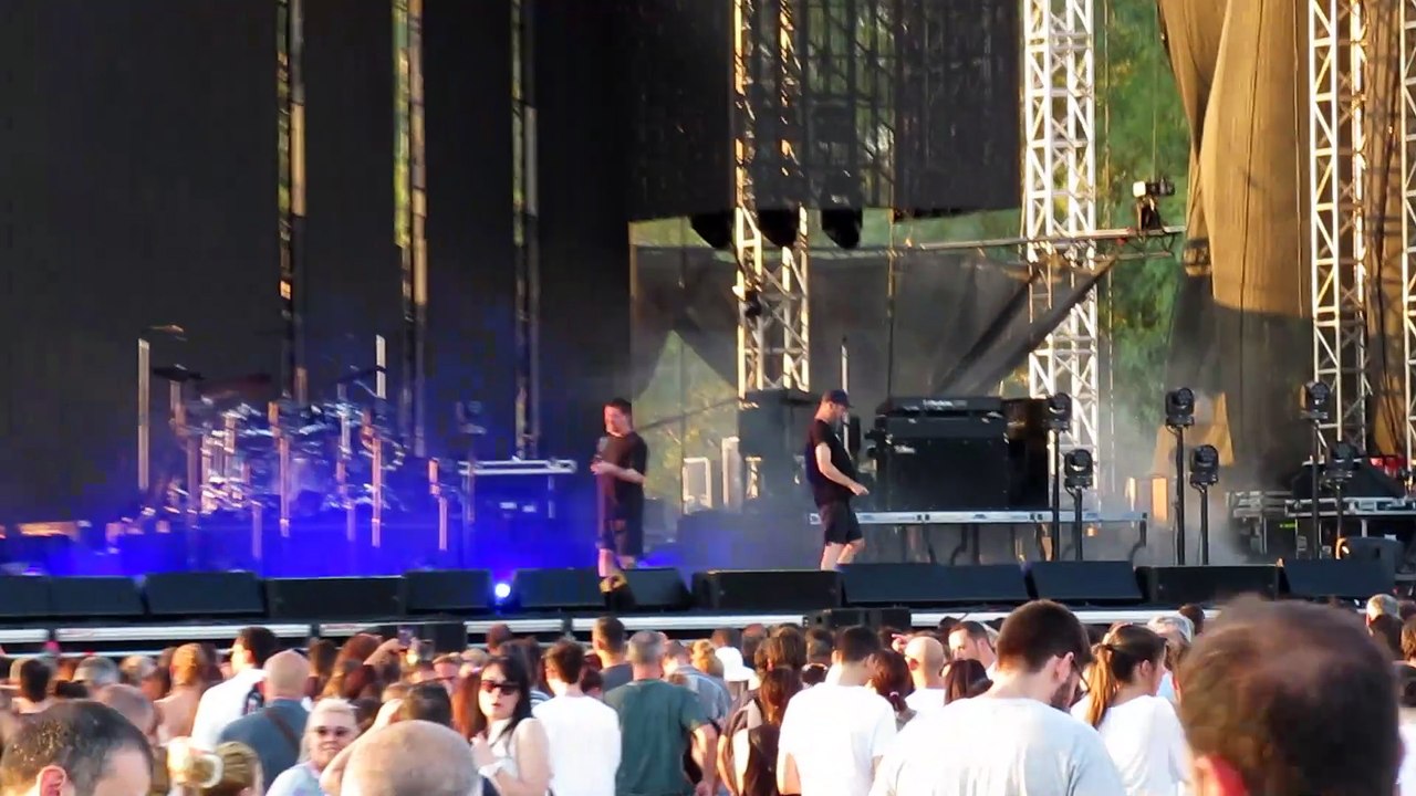 Lenny Kravitz concerts in Athens 2/8/2024 video Dailymotion