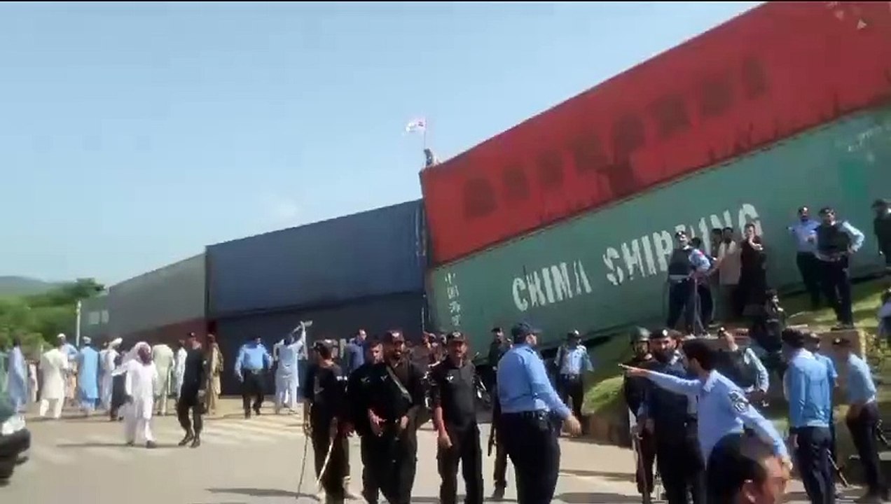 Plant a flag in front of police